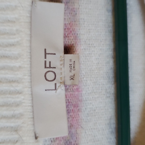 Women Loft Size Xlarge Crew Neck Sweater with Puff Sleeve. - Picture 3 of 3